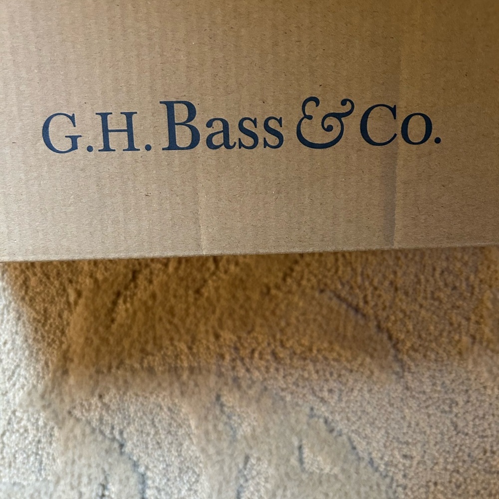 G.H. Bass & Co. Black Leather Oxfords - Picture 6 of 6